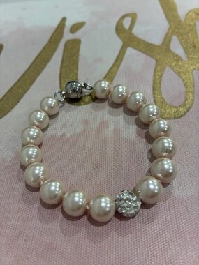 Classic Ivory Pearl Bracelet with Sparkle Rhinestone Accent Magnetic Clasp